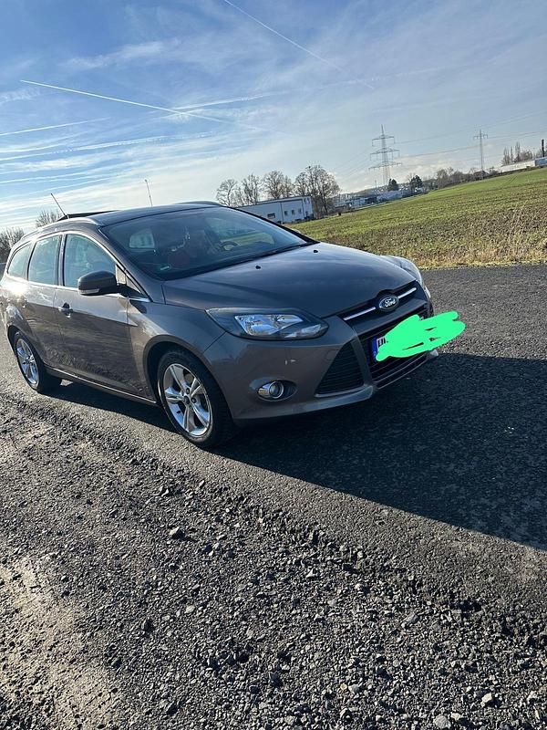 Gebraucht Ford Focus 125 PS (91 kW) 2012 Grau Kombi