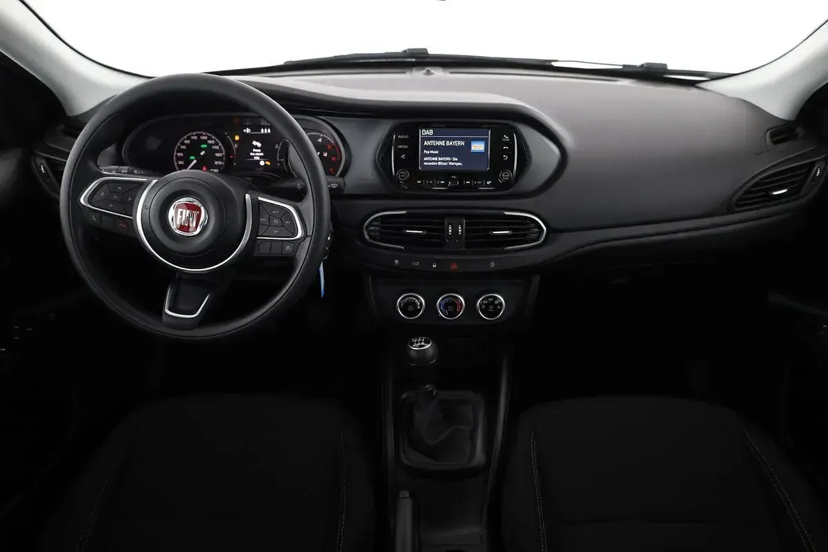 Neu Fiat Tipo Easy 131 PS (96 kW) 2025 Vento blau metallic Limousine