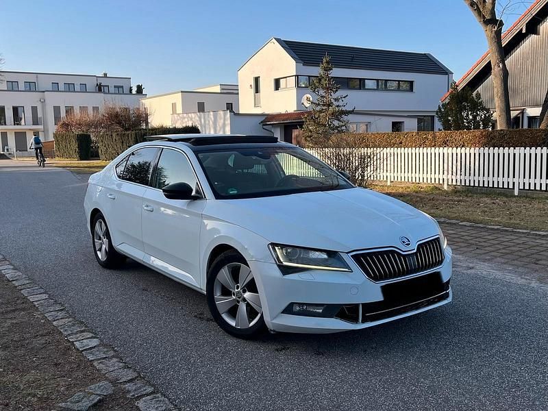 Gebraucht Skoda Superb SportLine 190 PS (139 kW) 2016 Weiß Limousine