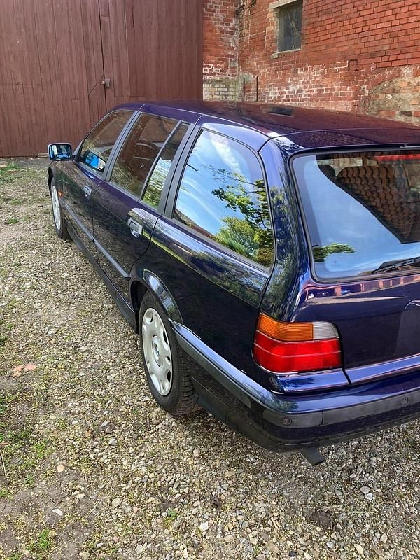 Gebraucht BMW 316 101 PS (74 kW) 1997 Blau Kombi