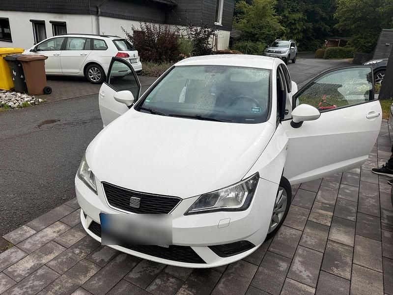 Weiß Gebraucht 2012 Seat Ibiza Kleinwagen | 3.999 € (Fairer Preis) - Bild 1/4