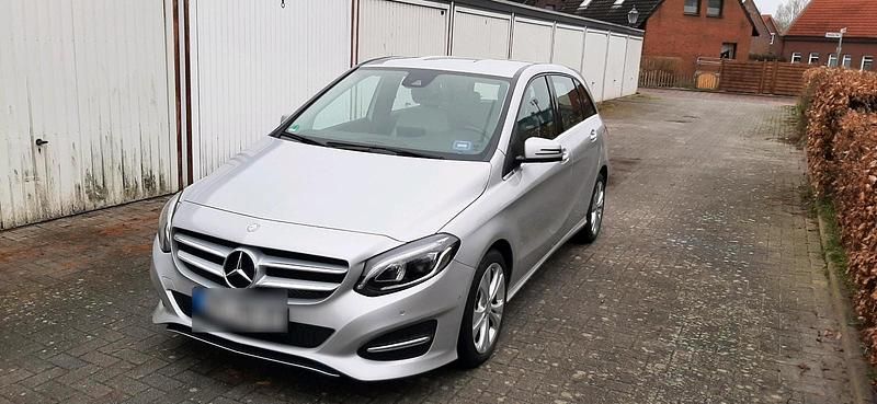 Gebraucht Mercedes B200 156 PS (114 kW) 2016 Silber Van / Kleinbus