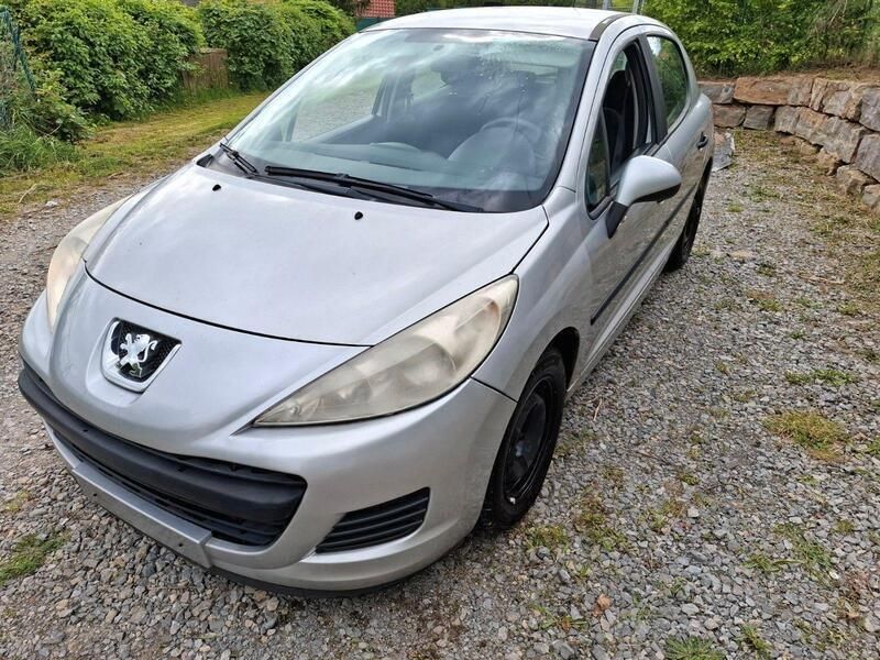 Gebraucht Peugeot 207 Filou 73 PS (53 kW) 2008 Silber Limousine