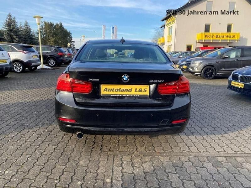 Gebraucht BMW 320 Comfort Edition 184 PS (135 kW) 2014 Schwarz Limousine
