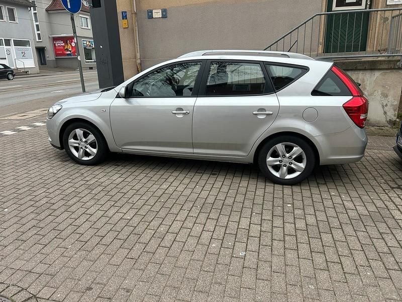 Second-hand Kia Ceed 90 CP (66 kW) 2012 Argintiu Hatchback