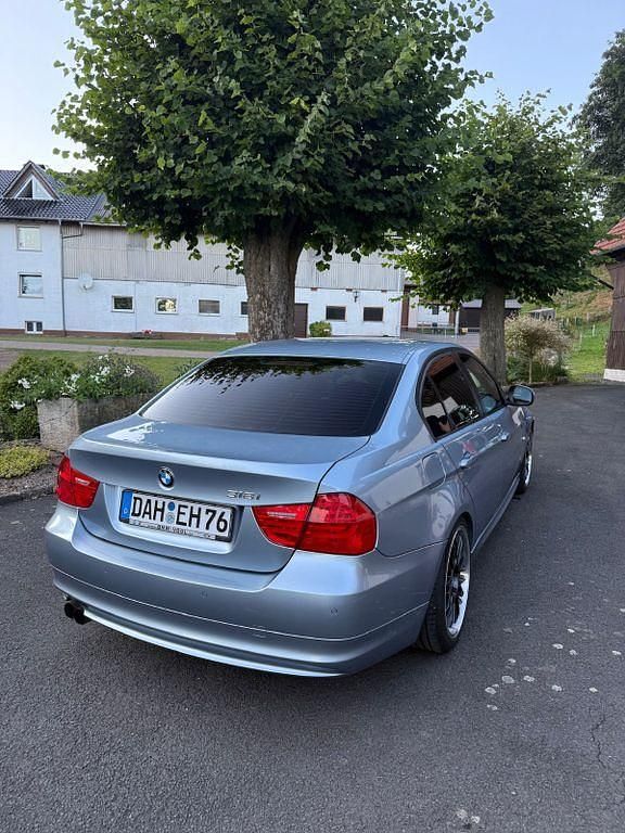 Gebraucht BMW 318 143 PS (105 kW) 2011 Blau Limousine