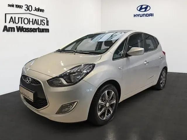 Silber Gebraucht 2018 Hyundai ix20 Van / Kleinbus | 14.999 € (Etwas zu teuer) - Bild 1/4