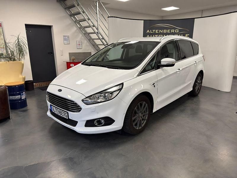 Gebraucht Ford S-MAX Titanium 166 PS (122 kW) 2017 Weiß Van / Kleinbus