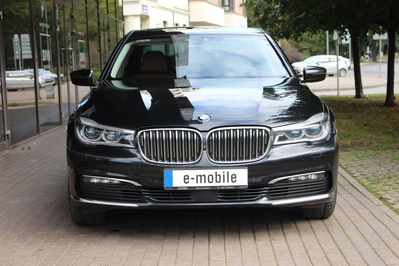 Gebraucht BMW 740 Sport Line 320 PS (235 kW) 2017 Schwarz Limousine