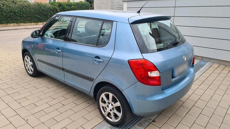 Gebraucht Skoda Fabia 60 PS (44 kW) 2008 Blau Kleinwagen