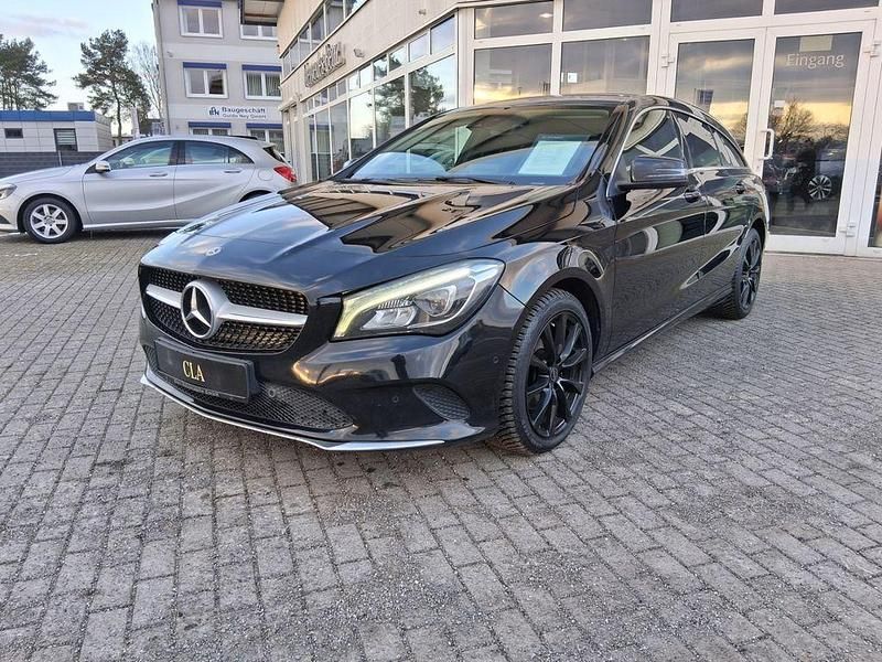 Gebraucht Mercedes CLA220 Shooting Brake 177 PS (130 kW) 2017 Kosmosschwarz  metalliclack (metallic) Kombi