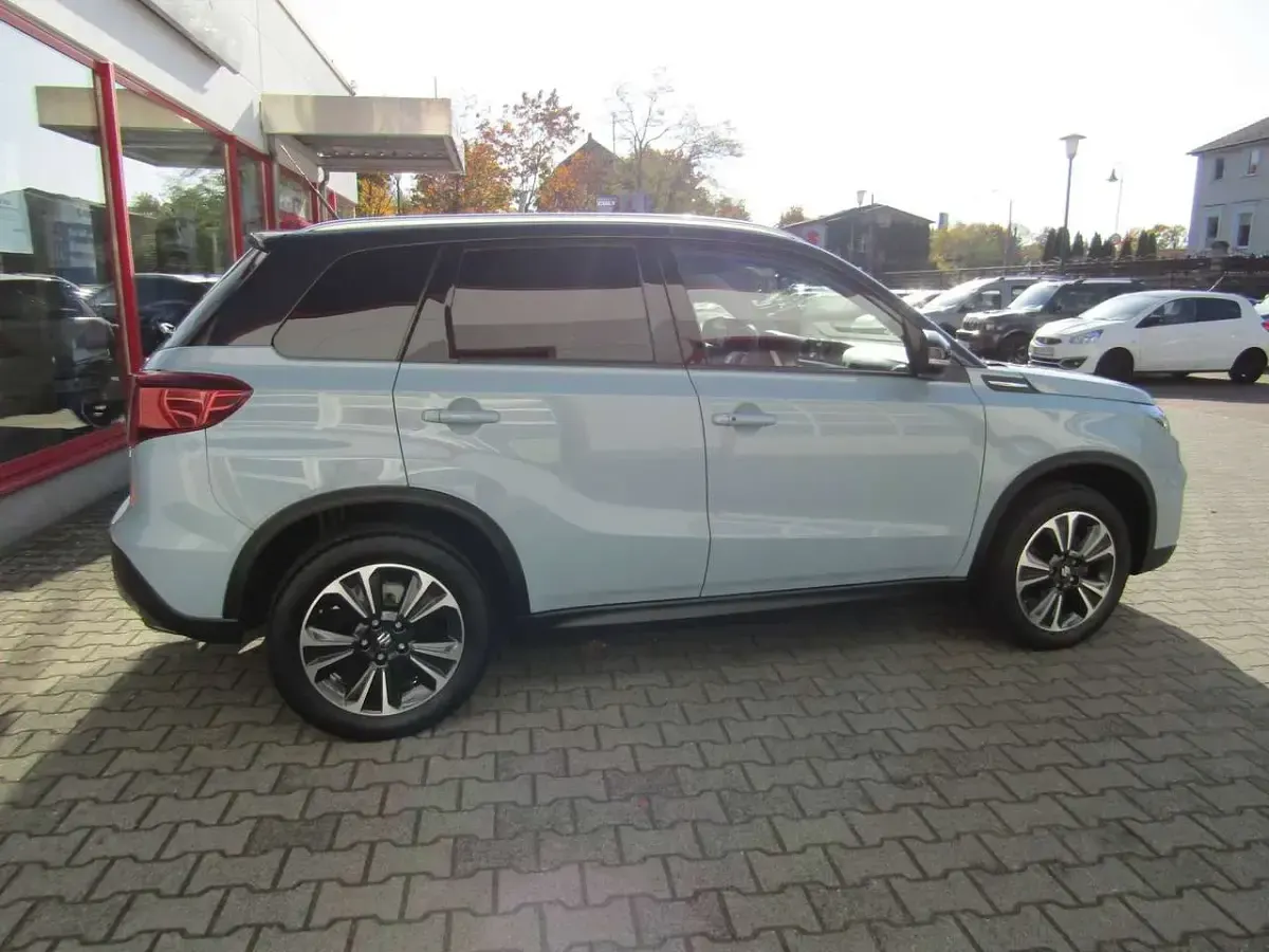 Gebraucht Suzuki Vitara Comfort+ 129 PS (94 kW) 2021 Iceteal / cosmic black SUV