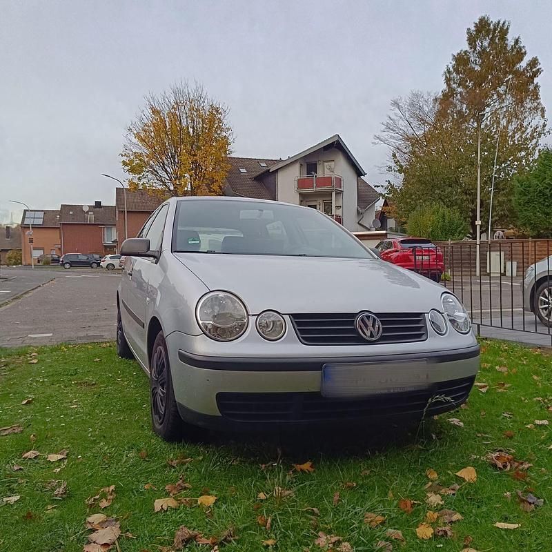 Silber Gebraucht 2004 VW Polo Basis Kleinwagen | 1.999 € (Fairer Preis) - Bild 1/4