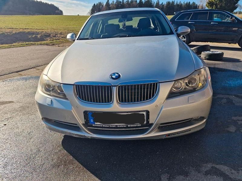 Gebraucht BMW 330 Basis 272 PS (200 kW) 2007 Silber Limousine
