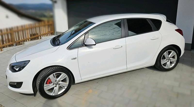 Gebraucht Opel Astra 110 PS (80 kW) 2015 Weiß Limousine