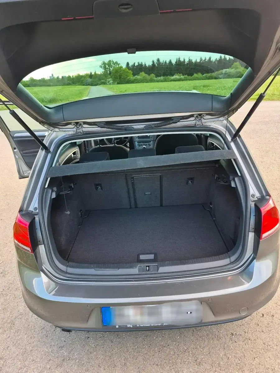 Gebraucht VW Golf VII LOUNGE 110 PS (80 kW) 2016 Grau Kleinwagen