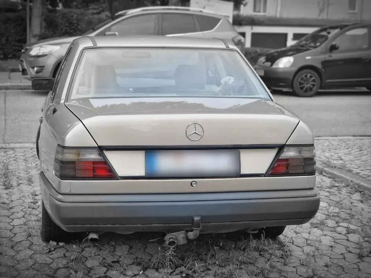 Gebraucht Mercedes 200 102 PS (75 kW) 1987 Grau Limousine