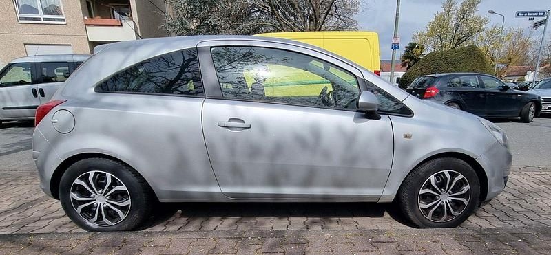 Gebraucht Opel Corsa Innovation 69 PS (50 kW) 2010 Silber Kleinwagen