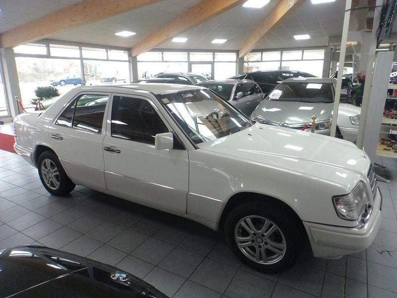 Second-hand Mercedes E280 193 CP (141 kW) 1994 Alb Berlinǎ