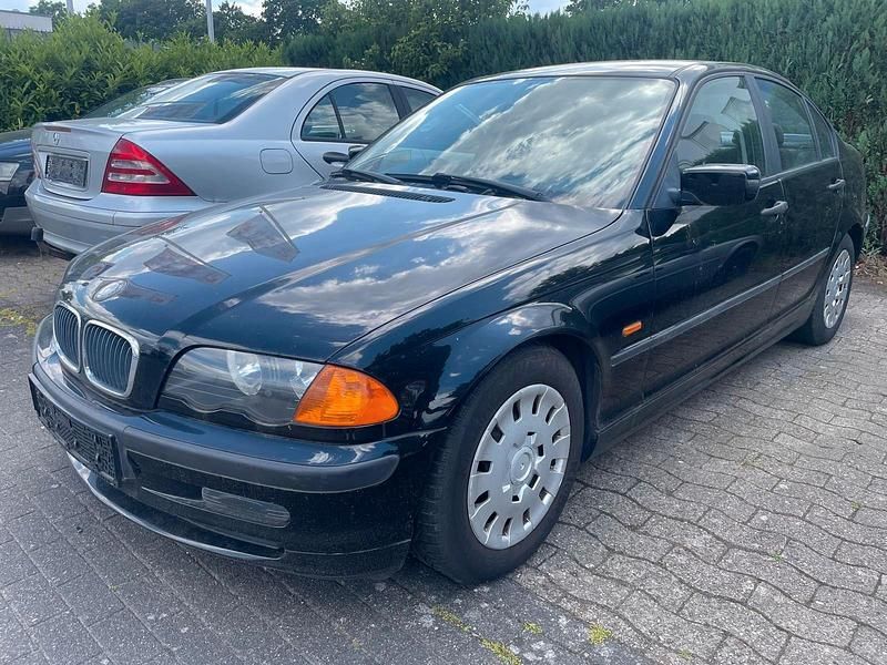 Schwarz Gebraucht 1999 BMW 320 Limousine | 500 € - Bild 1/4