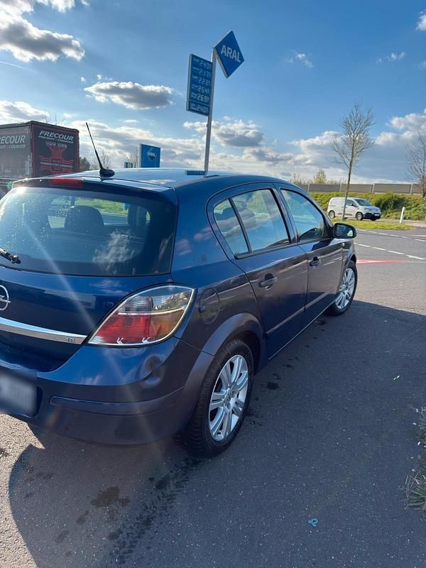 Gebraucht Opel Astra 140 PS (102 kW) 2007 Blau Limousine