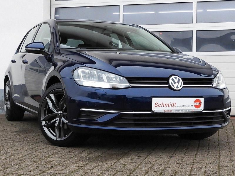 Gebraucht VW Golf VII Comfortline 110 PS (80 kW) 2018 Blau Limousine