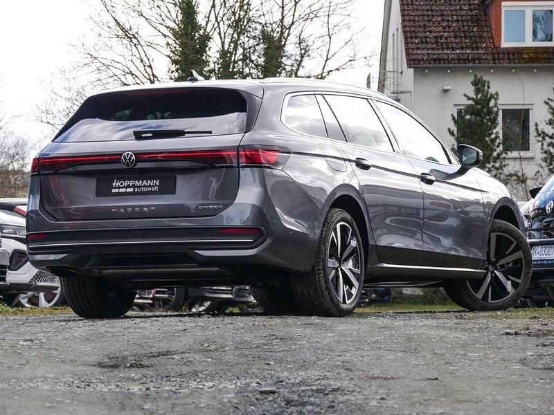 Neu VW Passat Business 150 PS (110 kW) 2026 Diabasgrau metallic Kombi