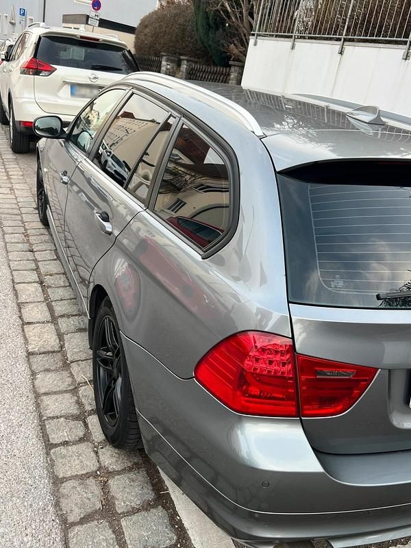 Gebraucht BMW 318 143 PS (105 kW) 2012 Grau Kombi