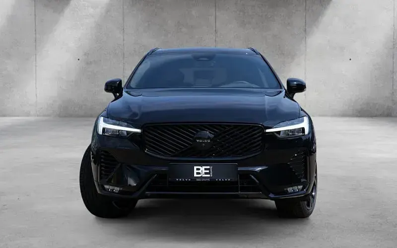 Neu Volvo XC60 Plus 250 PS (183 kW) 2026 Schwarz SUV