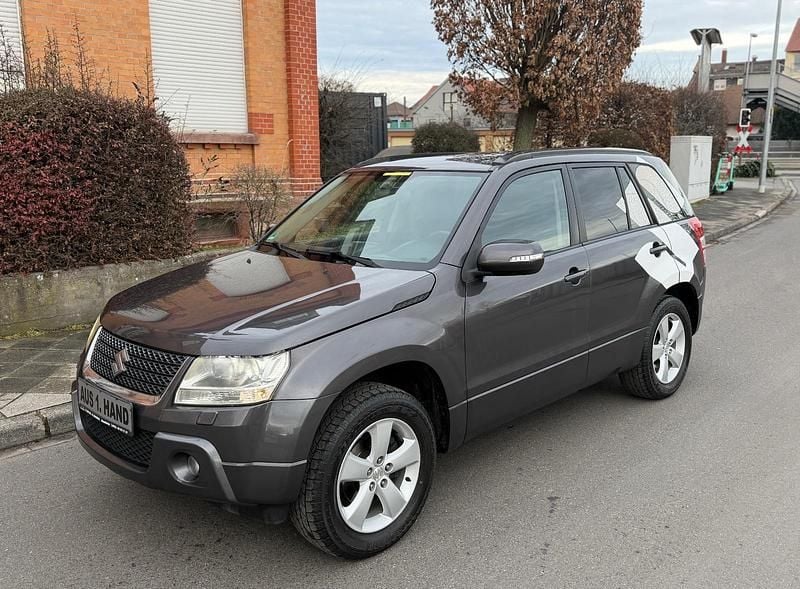 Grau Gebraucht 2012 Suzuki Grand Vitara Comfort SUV | 7.850 € (Superpreis) - Bild 1/4