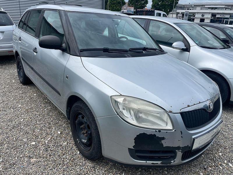 Gebraucht Skoda Fabia Classic 80 PS (58 kW) 2010 Silber Kleinwagen