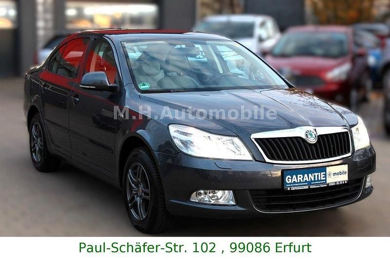 Grau Gebraucht 2012 Skoda Octavia LAURIN & KLEMENT Limousine | 10.990 € (Guter Preis) - Bild 1/4