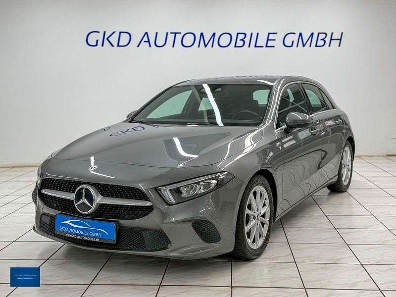 Grau Gebraucht 2021 Mercedes A180 Progressive Limousine | 22.990 € (Fairer Preis) - Bild 1/4