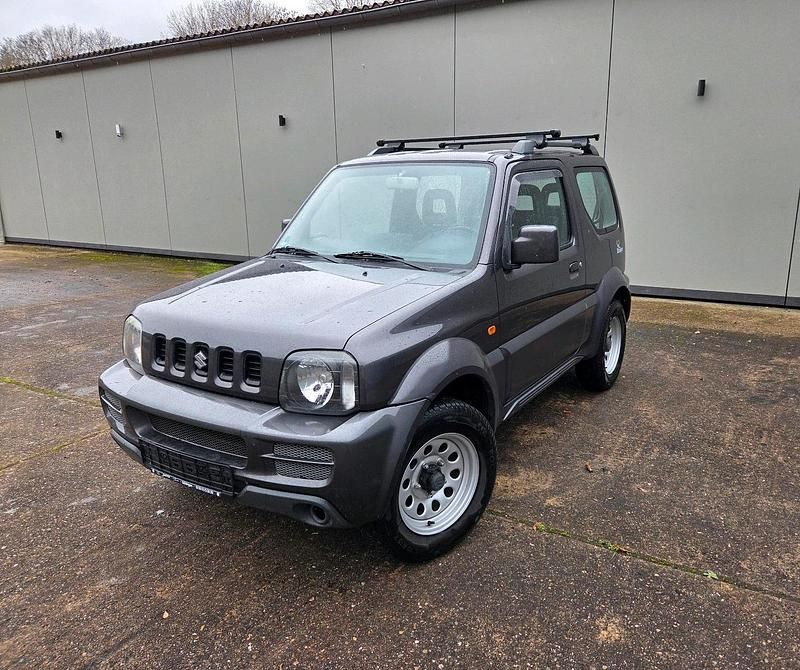 Grau Gebraucht 2011 Suzuki Jimny SUV | 8.950 € (Fairer Preis) - Bild 1/4