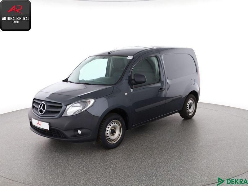 Grau Gebraucht 2019 Mercedes Citan 109 Van / Kleinbus | 13.880 € (Etwas zu teuer) - Bild 1/4