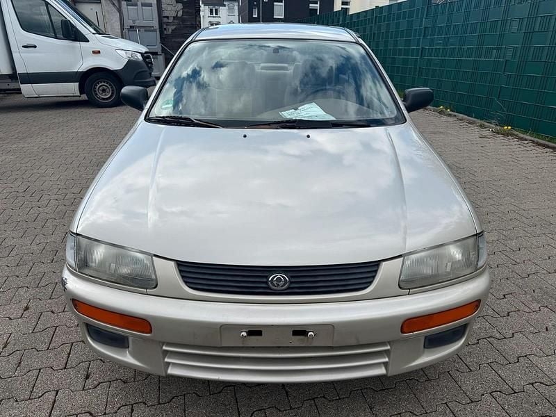 Second-hand Mazda 323 88 CP (64 kW) 1996 Auriu Berlinǎ