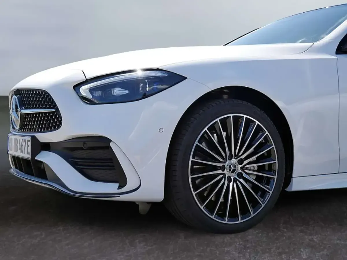 Gebraucht Mercedes C300e AMG 313 PS (230 kW) 2026 Weiß Kombi