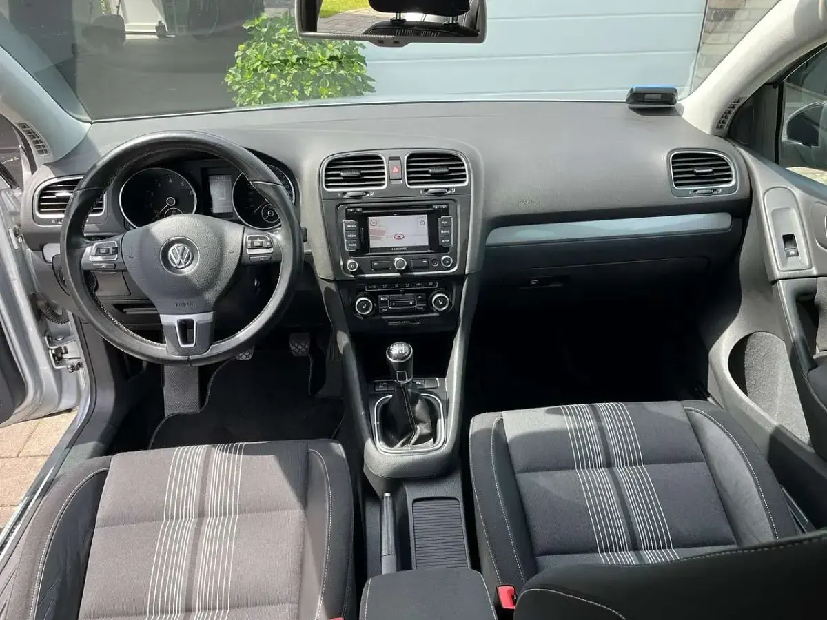Gebraucht VW Golf VII Match 105 PS (77 kW) 2012 Silber Limousine