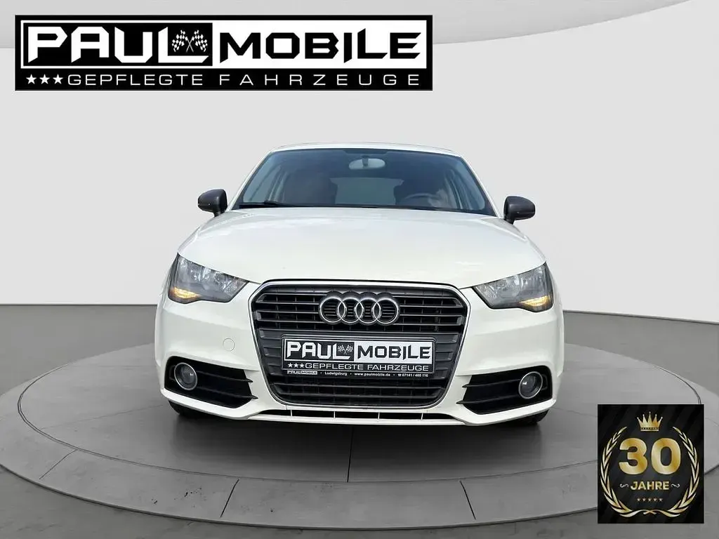 Używany Audi A1 Attraction 86 KM (63 kW) 2011 Biały Hatchback