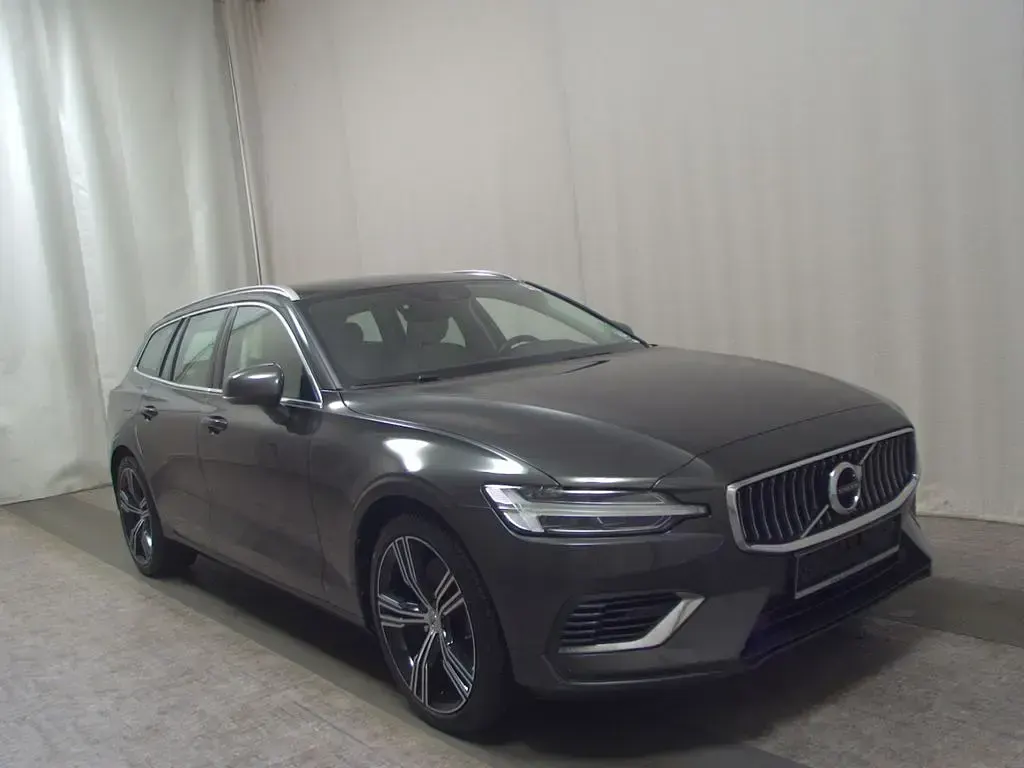 Gebraucht Volvo V60 Inscription 341 PS (250 kW) 2021 Pine grey / metallic Kombi