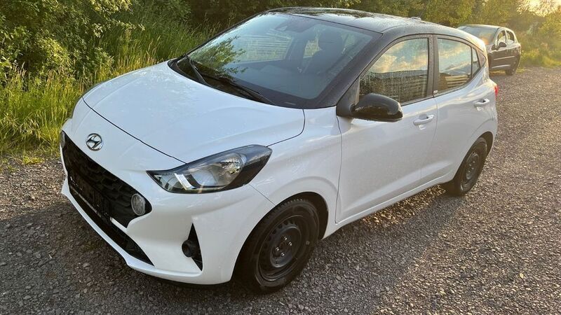 Polar white Gebraucht 2021 Hyundai i10 Trend Kleinwagen | 12.999 € (Guter Preis) - Bild 1/4