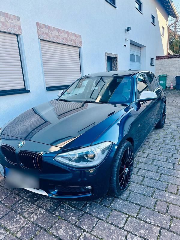 Blau Gebraucht 2011 BMW 116 Urban Line Kleinwagen | 8.599 € (Etwas zu teuer) - Bild 1/4