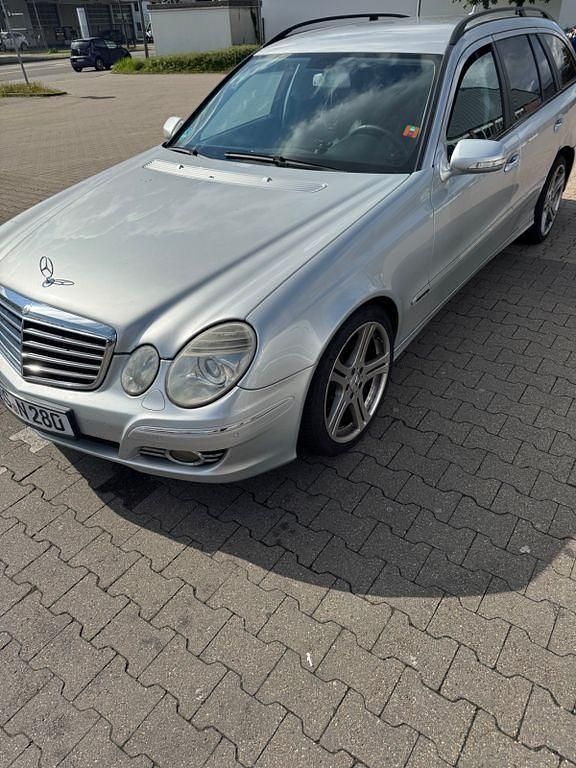 Silber Gebraucht 2008 Mercedes E220 Limousine | 4.600 € (Fairer Preis) - Bild 1/4