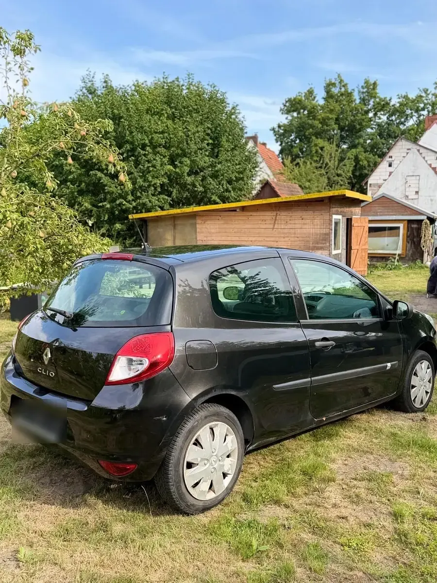 Gebraucht Renault Clio 74 PS (54 kW) 2010 Schwarz Kleinwagen