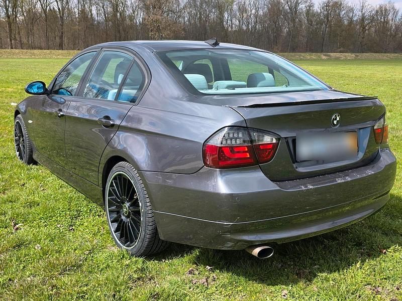 Gebraucht BMW 320 150 PS (110 kW) 2007 Braun Limousine