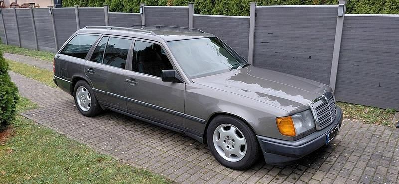 Gebraucht Mercedes E230 136 PS (100 kW) 1989 Grau Kombi