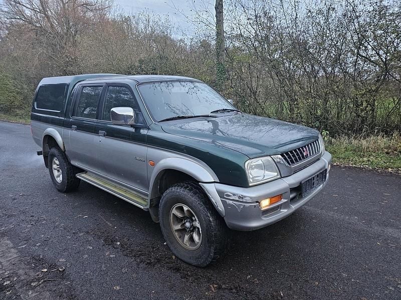 Gebraucht Mitsubishi L200 132 PS (97 kW) 2001 Grün Abholung