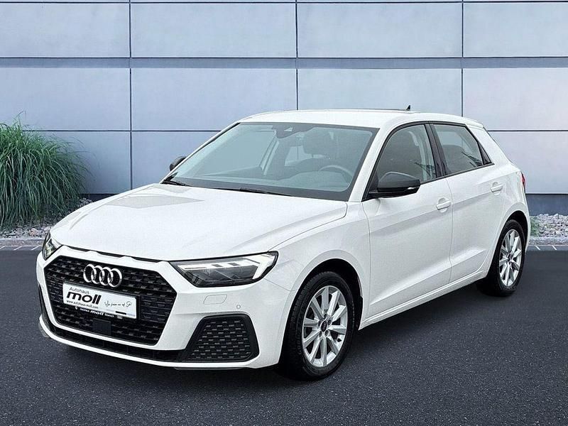 Weiß Gebraucht 2024 Audi A1 Sportback Kleinwagen | 22.790 € (Guter Preis) - Bild 1/4