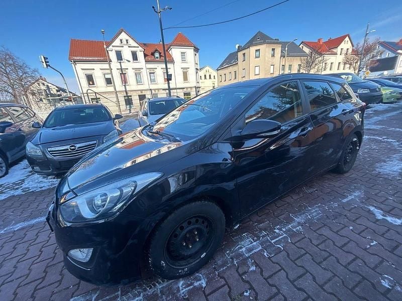 Schwarz Gebraucht 2013 Hyundai i30 Style Kombi | 3.900 € (Guter Preis) - Bild 1/4
