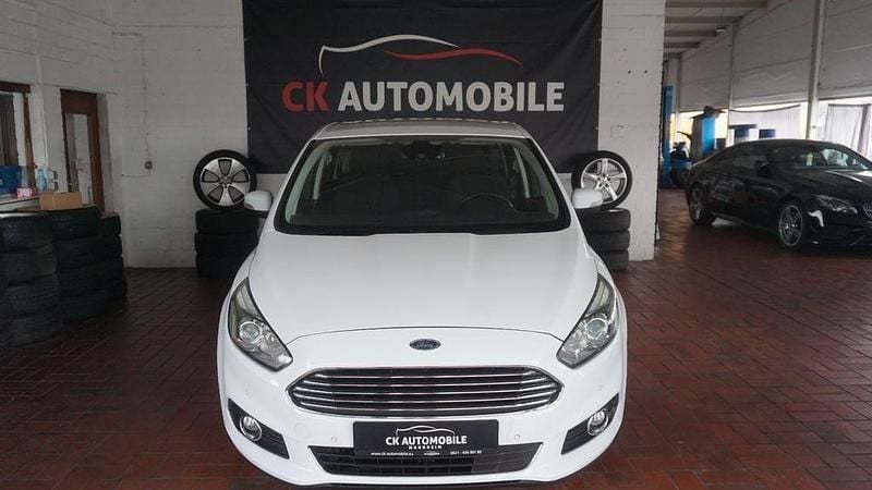 Weiß Gebraucht 2017 Ford S-MAX Titanium Van / Kleinbus | 11.490 € (Guter Preis) - Bild 1/4